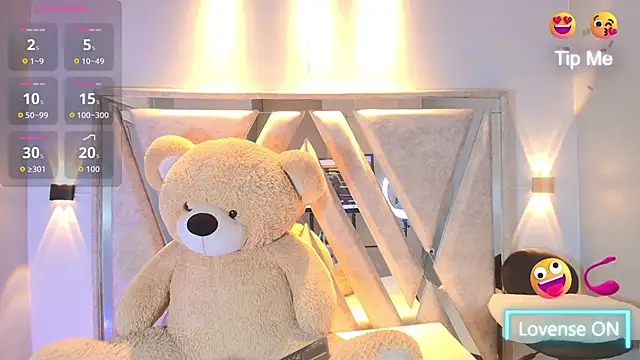 Snapshot of Annie9_ chatting on 10-31-25, 09:54 Annie9 online show from 10-31-25, 09:54