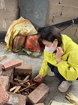 Linda-LL online show from 10-22-25, 05:30