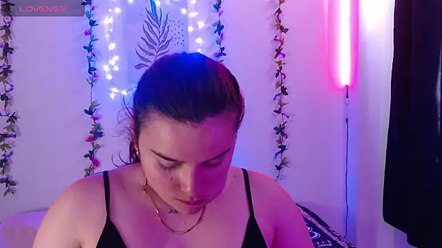 Snapshot of Nika_1_ chatting on 02-05-25, 05:09 Nika 1 online show from 02-05-25, 05:09