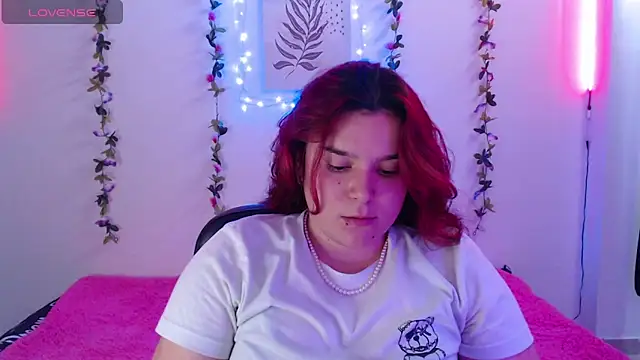 Snapshot of Nika_1_ chatting on 02-08-25, 05:18 Nika 1 online show from 02-08-25, 05:18