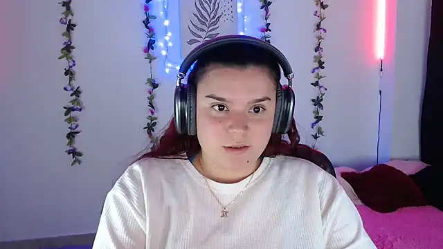 Snapshot of Nika_1_ chatting on 02-13-25, 08:24 Nika 1 online show from 02-13-25, 08:24