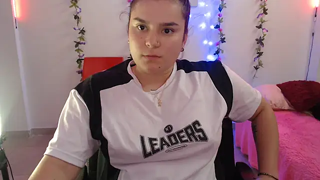 Snapshot of Nika_1_ chatting on 02-14-25, 05:25 Nika 1 online show from 02-14-25, 05:25