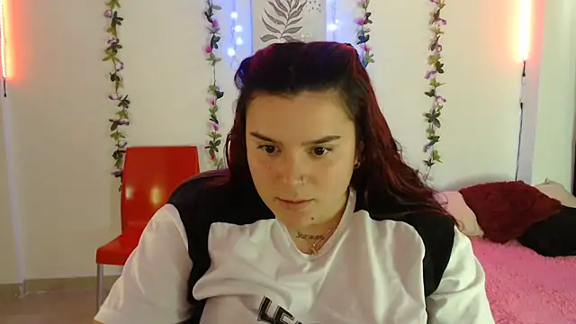 Snapshot of Nika_1_ chatting on 02-14-25, 08:26 Nika 1 online show from 02-14-25, 08:26