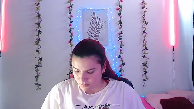 Snapshot of Nika_1_ chatting on 02-15-25, 05:28 Nika 1 online show from 02-15-25, 05:28