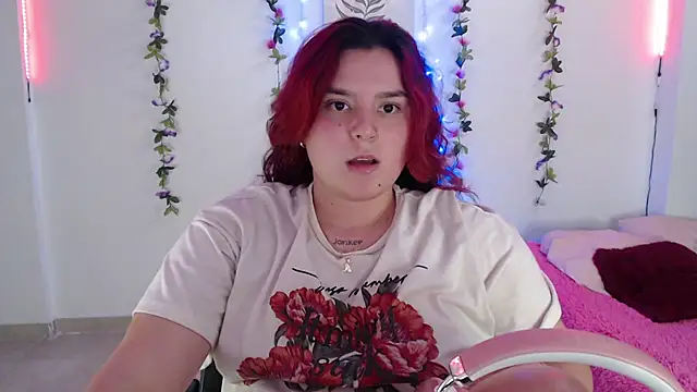 Snapshot of Nika_1_ chatting on 02-15-25, 08:33 Nika 1 online show from 02-15-25, 08:33