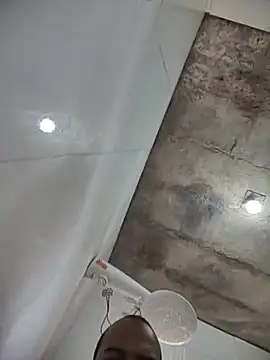 Snapshot of yuribreak chatting on 12-16-25, 11:37 yuribreak online show from 12-16-25, 11:37