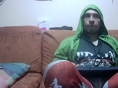 Snapshot of Latinnboy82 chatting on 10-21-25, 02:45 Latinnboy82 online show from 10-21-25, 02:45