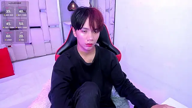 Snapshot of Eriol_ chatting on 10-15-25, 11:43 Eriol online show from 10-15-25, 11:43