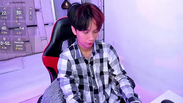 Snapshot of Eriol_ chatting on 10-17-25, 11:46 Eriol online show from 10-17-25, 11:46