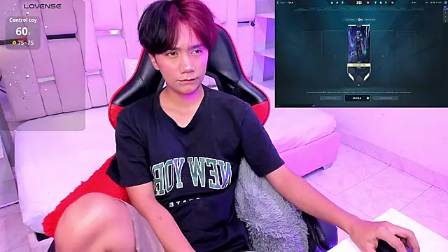 Snapshot of Eriol_ chatting on 10-21-25, 11:55 Eriol online show from 10-21-25, 11:55