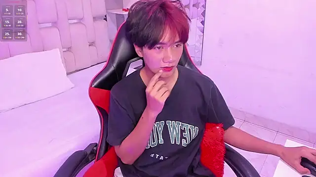 Snapshot of Eriol_ chatting on 10-29-25, 12:40 Eriol online show from 10-29-25, 12:40