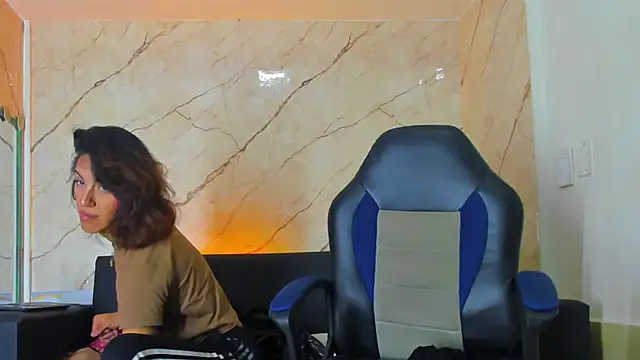 Isabella stanford2 online show from 11-16-25, 12:44