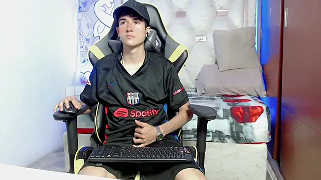 Snapshot of johnny_cagee chatting on 10-09-25, 04:10 johnny cagee online show from 10-09-25, 04:10