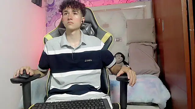 Snapshot of johnny_cagee chatting on 10-23-25, 05:29 johnny cagee online show from 10-23-25, 05:29