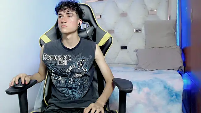 Snapshot of johnny_cagee chatting on 10-27-25, 05:11 johnny cagee online show from 10-27-25, 05:11