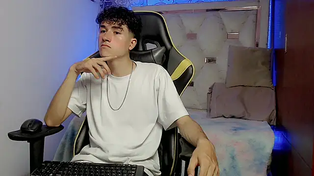 Snapshot of johnny_cagee chatting on 11-09-25, 04:55 johnny cagee online show from 11-09-25, 04:55