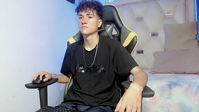 Snapshot of johnny_cagee chatting on 11-12-25, 04:57 johnny cagee online show from 11-12-25, 04:57