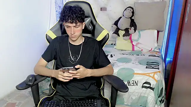 Snapshot of johnny_cagee chatting on 11-20-25, 03:39 johnny cagee online show from 11-20-25, 03:39