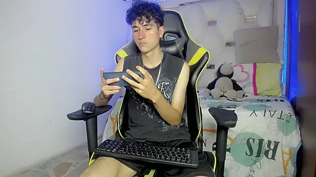 johnny cagee online show from 11-24-25, 05:40