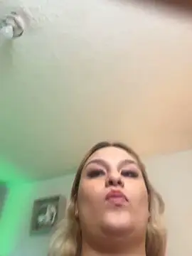 Snapshot of valeria_gomezx chatting on 12-19-24, 11:03 valeria gomezx online show from 12-19-24, 11:03