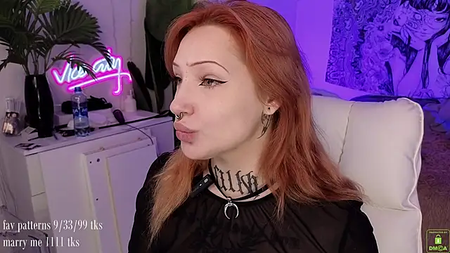 Snapshot of violetviolator chatting on 10-10-25, 04:33 violetviolator online show from 10-10-25, 04:33