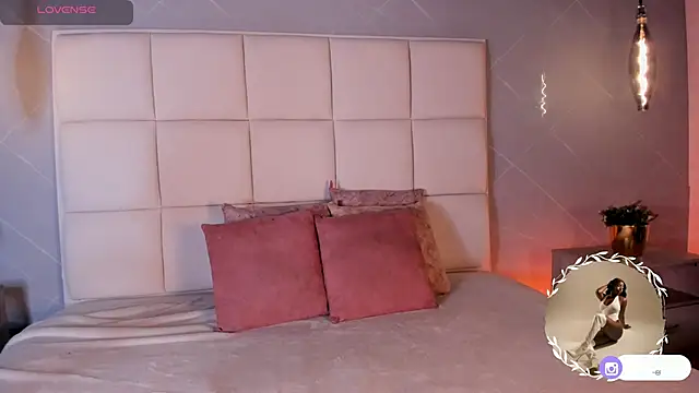 SaraMonroe1 online show from 10-08-25, 11:30