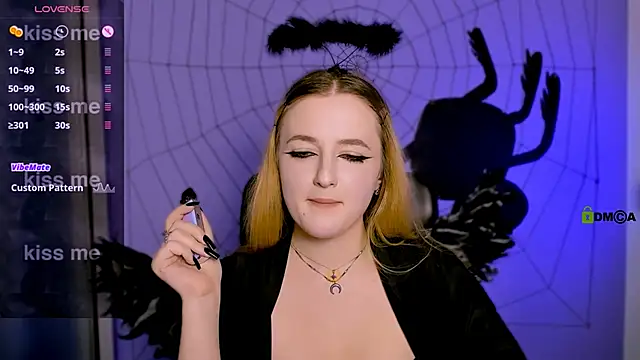 luna berryy online show from 10-20-25, 07:14