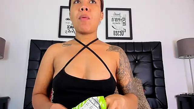 Snapshot of amberlitle chatting on 11-27-25, 12:29 amberlitle online show from 11-27-25, 12:29