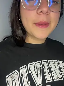 Snapshot of Cassie-millers chatting on 12-10-24, 04:27 Cassie-millers online show from 12-10-24, 04:27