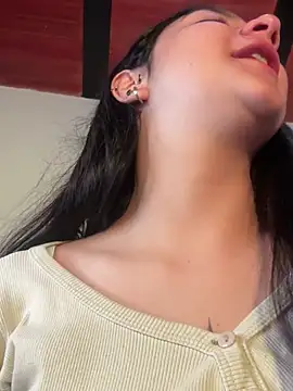 Snapshot of Cassie-millers chatting on 12-11-24, 01:39 Cassie-millers online show from 12-11-24, 01:39