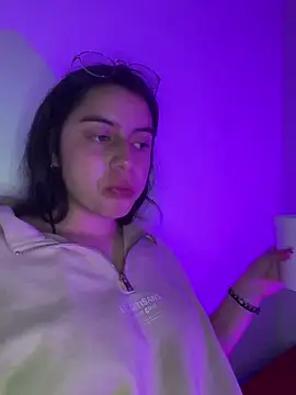 Snapshot of Cassie-millers chatting on 12-14-24, 05:47 Cassie-millers online show from 12-14-24, 05:47