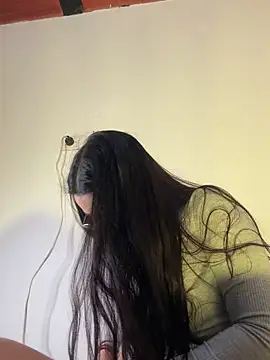 Snapshot of Cassie-millers chatting on 12-19-24, 12:56 Cassie-millers online show from 12-19-24, 12:56