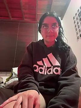 Snapshot of Cassie-millers chatting on 01-27-25, 11:43 Cassie-millers online show from 01-27-25, 11:43