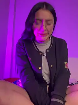 Snapshot of Cassie-millers chatting on 01-28-25, 05:24 Cassie-millers online show from 01-28-25, 05:24