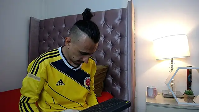 Snapshot of Sr_Magnus_ chatting on 10-07-25, 07:27 Sr Magnus online show from 10-07-25, 07:27