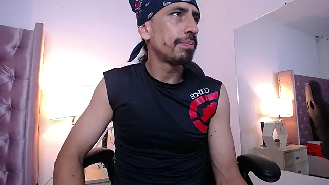 Snapshot of Sr_Magnus_ chatting on 10-20-25, 06:36 Sr Magnus online show from 10-20-25, 06:36