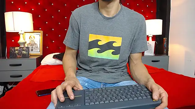 Snapshot of Sr_Magnus_ chatting on 12-21-25, 11:39 Sr Magnus online show from 12-21-25, 11:39