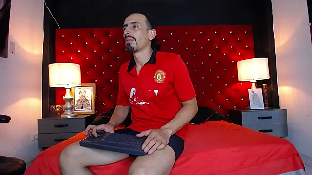 Snapshot of Sr_Magnus_ chatting on 01-18-26, 08:51 Sr Magnus online show from 01-18-26, 08:51