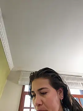 aurora divine online show from 10-19-25, 01:12