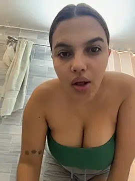 Snapshot of vivicolibri chatting on 11-02-25, 03:58 vivicolibri online show from 11-02-25, 03:58