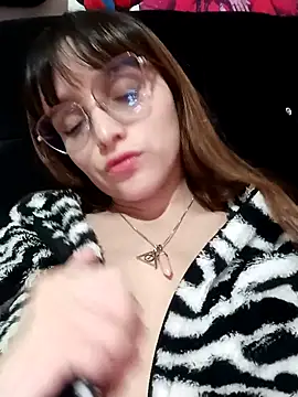 Snapshot of Lucyy-hess chatting on 12-16-24, 03:51 Lucyy-hess online show from 12-16-24, 03:51