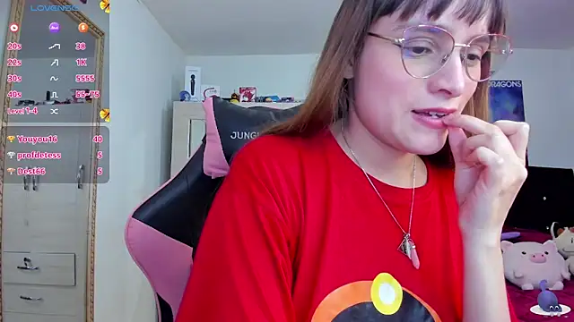 Snapshot of Lucyy-hess chatting on 12-27-24, 07:03 Lucyy-hess online show from 12-27-24, 07:03