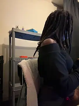 Snapshot of choclatepeaach chatting on 11-10-25, 12:42 choclatepeaach online show from 11-10-25, 12:42