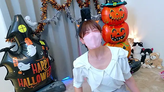 Snapshot of Risa_06 chatting on 10-31-25, 12:06 Risa 06 online show from 10-31-25, 12:06