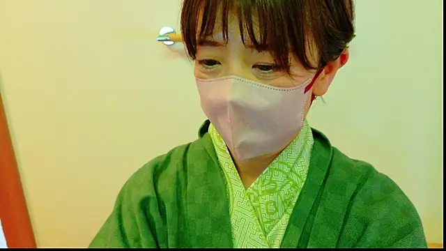 Snapshot of Risa_06 chatting on 11-04-25, 01:43 Risa 06 online show from 11-04-25, 01:43