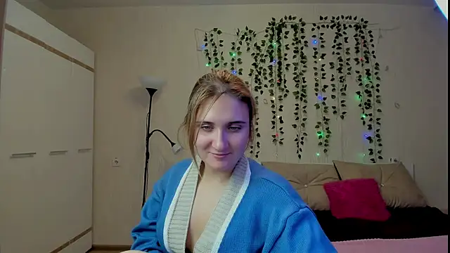 Miss Elsa  online show from 10-14-25, 01:34