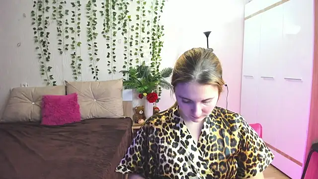 Miss Elsa  online show from 12-02-25, 02:45