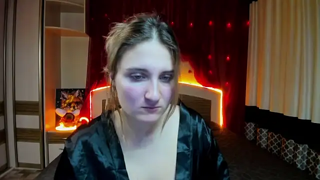 Miss Elsa  online show from 12-15-25, 01:15