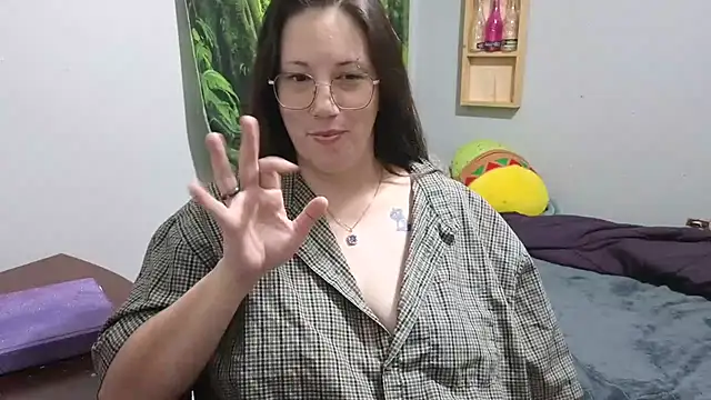 Snapshot of ThickGirlsDoItBetter chatting on 01-12-25, 03:17 ThickGirlsDoItBetter online show from 01-12-25, 03:17