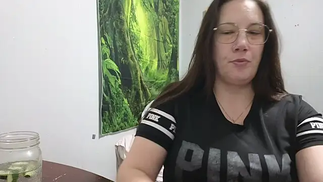 Snapshot of ThickGirlsDoItBetter chatting on 01-22-25, 02:59 ThickGirlsDoItBetter online show from 01-22-25, 02:59